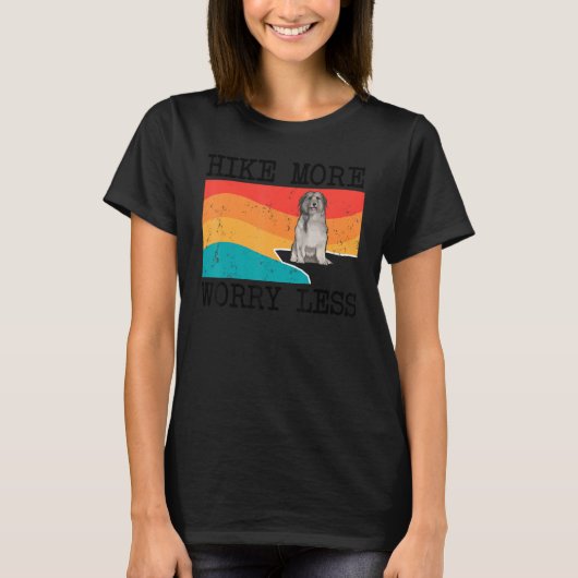 ハイキングより心配の少ないピレネアン羊飼いグラフィックハイク Tシャツ (正面)