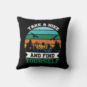 ハイキングをして自分自身を見つけるレトロヴィンテージハイキング クッション (裏面)