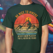 ハイキングをする場所を知っているハイカーにおもしろい優しい Tシャツ