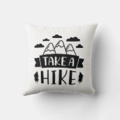 ハイキングをする クッション (裏面)