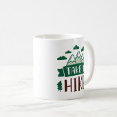 ハイキングをする コーヒーマグカップ (正面右)