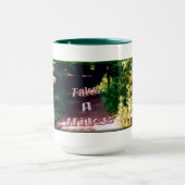 ハイキングをする マグカップ (中央)