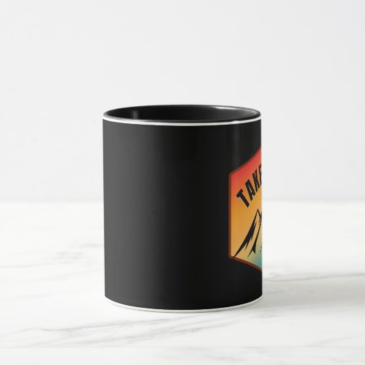 ハイキングをする マグカップ (中央)