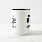 ハイキングをする マグカップ (中央)