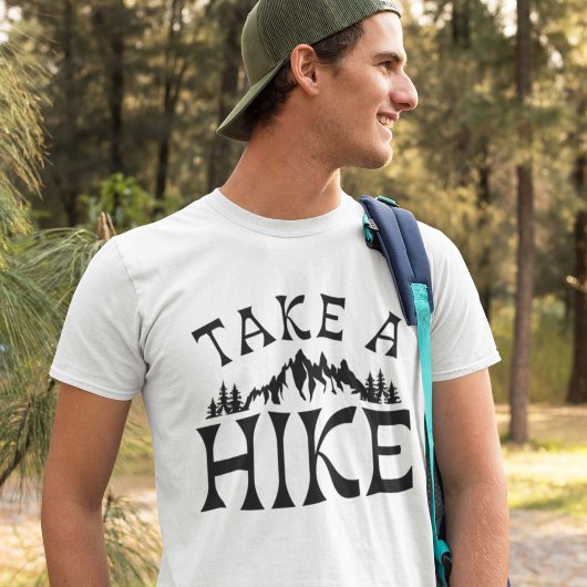 ハイキングをする Tシャツ