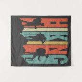 ハイキングをテーマにしたアドベンチャーシャツ、ヴィンテージハイキング タペストリー (正面(横))