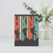 ハイキングをテーマにしたアドベンチャーシャツ、ヴィンテージハイキング ポストカード (スタンド正面)