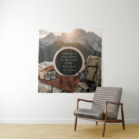 ハイキングをテーマにした妊娠告知 タペストリー (インサイチュ)