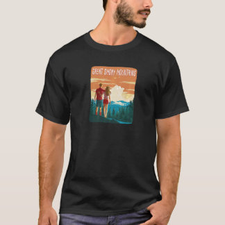 ハイキングカップルの森素晴らしの煙の山々ナシア Tシャツ