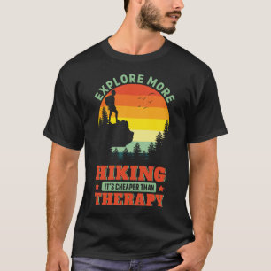 ハイキングセラピーハイキングよりも安おもしろいい Tシャツ