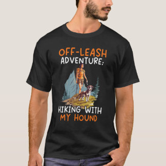 ハイキングドッグハイカー犬のオーナーマウンテン登山子犬 Tシャツ