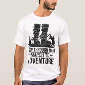 ハイキングブーツ 山の冒険 アウトドア 引用 Tシャツ (正面)