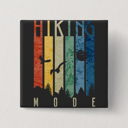 ハイキングモード自然アウトドアマウンテンキャンピングおもしろい 缶バッジ (正面)