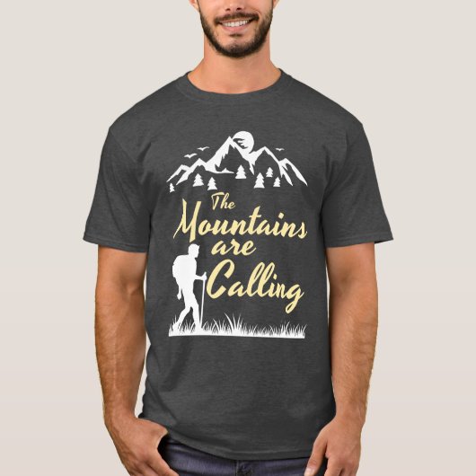 ハイキング山々が呼び出している Tシャツ (正面)