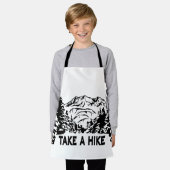 ハイキング引用文モノクロ山景色を撮る エプロン (着用した状態)