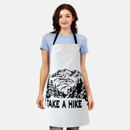 ハイキング引用文モノクロ山景色を撮る エプロン (着用した状態)