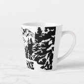 ハイキング引用文モノクロ山景色を撮る カフェラテマグ (右)
