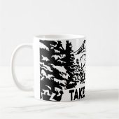 ハイキング引用文モノクロ山景色を撮る コーヒーマグカップ (左)