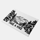 ハイキング引用文モノクロ山景色を撮る ドアマット (アングル)