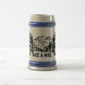 ハイキング引用文モノクロ山景色を撮る ビールジョッキ (中央)