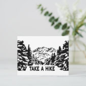 ハイキング引用文モノクロ山景色を撮る ポストカード (スタンド正面)