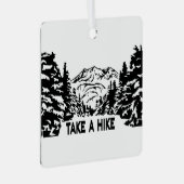 ハイキング引用文モノクロ山景色を撮る メタルオーナメント (正面右)