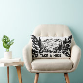 ハイキング引用文モノクロ山景色を撮る ランバークッション (椅子)