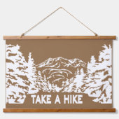 ハイキング引用文モノクロ山景色を撮る 吊り下げ型タペストリー (正面)