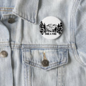 ハイキング引用文モノクロ山景色を撮る 缶バッジ (インサイチュ)