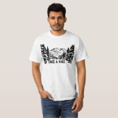 ハイキング引用文モノクロ山景色を撮る Tシャツ (正面フル)