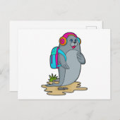 ハイキング用リュックを背負ったアザラシ ポストカード (正面/裏面)