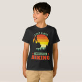 ハイキング・アウトドア・ハイカーが大好きな少年 Tシャツ (正面フル)
