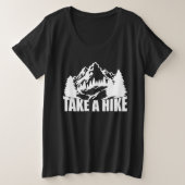 ハイキング、マウンテンハイキング、登山冒険 プラスサイズTシャツ (デザイン正面)
