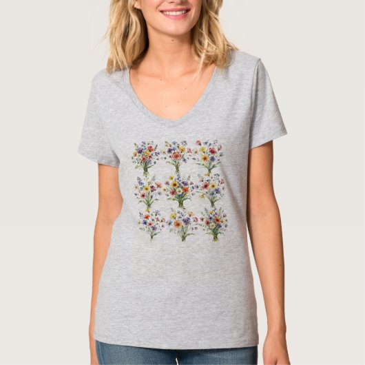ハイクラスな水彩調の牧場の花束 ソフトフラワーデザインI Tシャツ (正面)