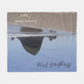 ハイスタックロックキャノンビーチオレゴン フリースブランケット (正面(横))