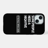 ハイタッチが必要な人もいる iPhone 15ケース (裏面横)