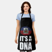 ハイチそれは私のDNA指紋認証ハイチ国旗にある エプロン (着用した状態)