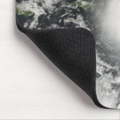 ハイチ上空の熱帯性風雨 マウスパッド (コーナー)