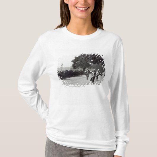 ハイドパークで循環します、c.1910 tシャツ (正面)