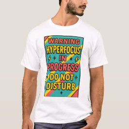 ハイパーフォーカス進行中・邪魔しないでADHD集中モード Tシャツ