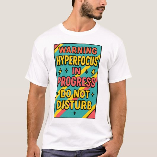 ハイパーフォーカス進行中・邪魔しないでADHD集中モード Tシャツ (正面)