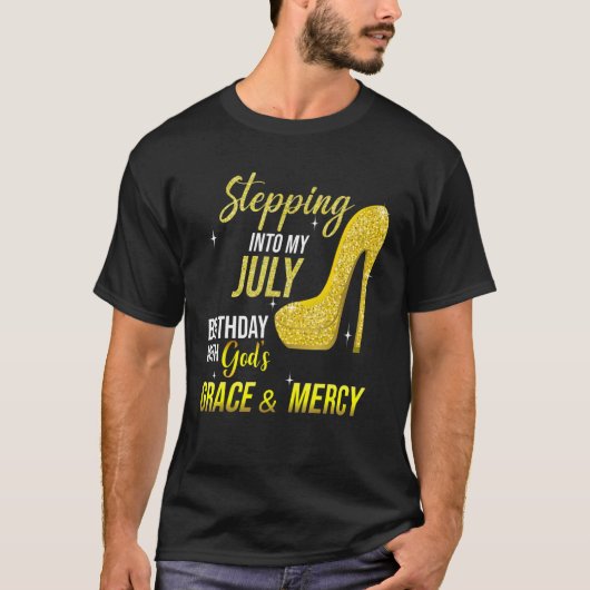 ハイヒールが私の7月の神との誕生日に踏み込む Tシャツ (正面)