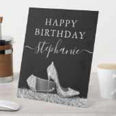 ハイヒール靴ブラック及びシルバーグリッター誕生日 台座サイン (インサイチュ)