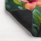 ハイビスカスの上を漂うハミングバード マウスパッド (コーナー)