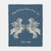 ハイビスカスの花が真来の夢を見る感動的 フリースブランケット (正面)