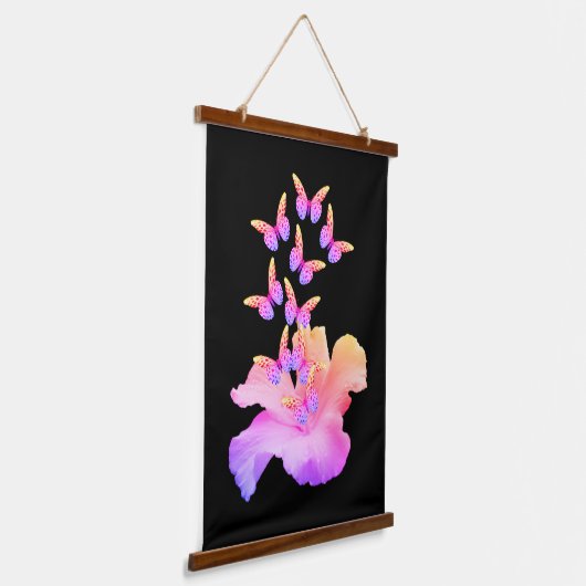 ハイビスカスの花カラフルと蝶の黒 吊り下げ型タペストリー (傾斜あり)