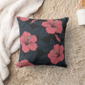 ハイビスカスの花：ダークシームレスの壁紙。 クッション (ブランケット)