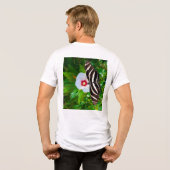 ハイビスカスの赤Tシャツに蝶の長いゼブラ トライブレンドTシャツ (裏面全面)