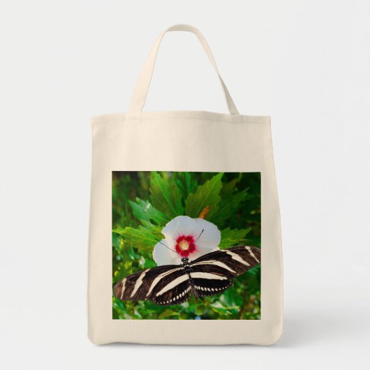 ハイビスカスの赤Tシャツに蝶の長いゼブラ トートバッグ (正面)