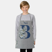 ハイビスカスフラワーモノグラムイニシャルB名 エプロン (着用した状態)